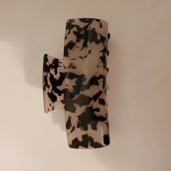 4 Hair Claw Clips - Picture 3 of 10